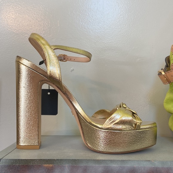 Stuart Weitzman Gold leather platform sandals sz 10 - Picture 5 of 16